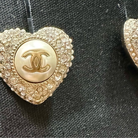 Chanel 22B Heart Crystal Gold Pearl CC Logo Statement Stud Earrings - Picture 4 of 5